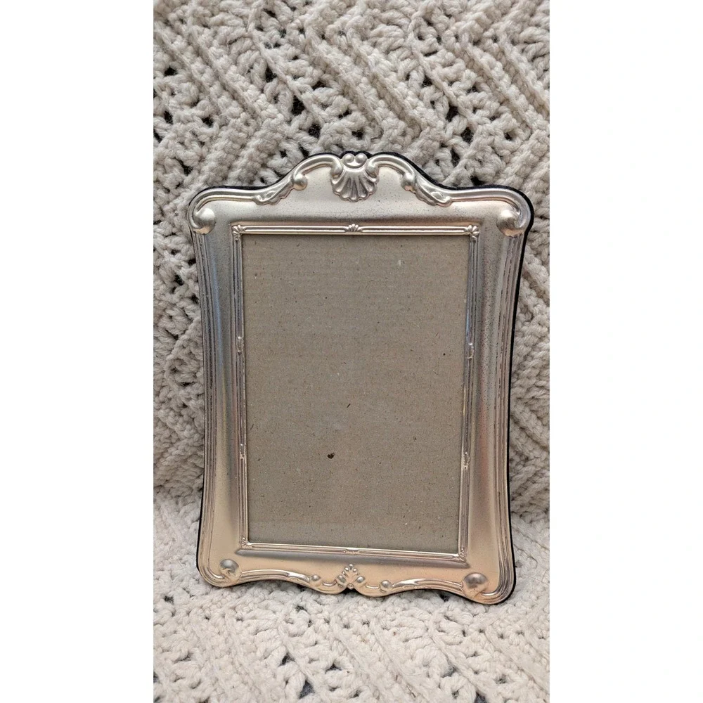 Vintage 1993 HB Group Silver Ornate Shell 5x7 Picture Frame Tabletop Wall Mount